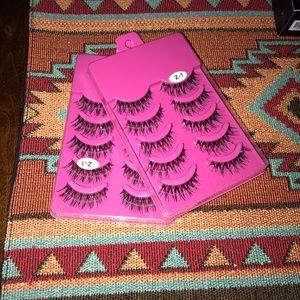 10 pairs of wispy lashes